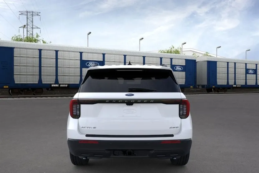 2025 Ford Explorer photo 1