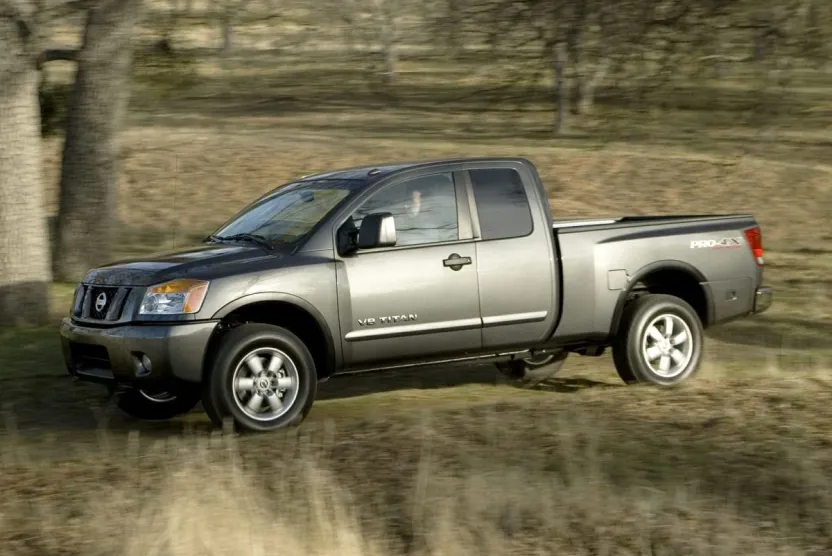 2014 Nissan Titan SV photo 1