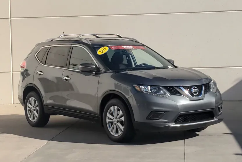 2015 Nissan Rogue SV photo 1