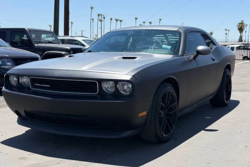 2014 Dodge Challenger SXT photo 1