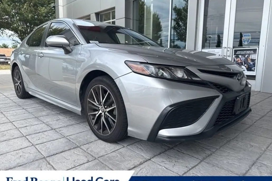 2021 Toyota Camry SE photo 1