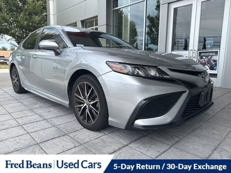 2021 Toyota Camry SE photo 1