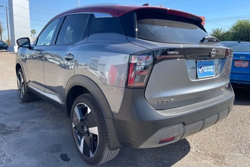 2025 Nissan Kicks SR photo 1