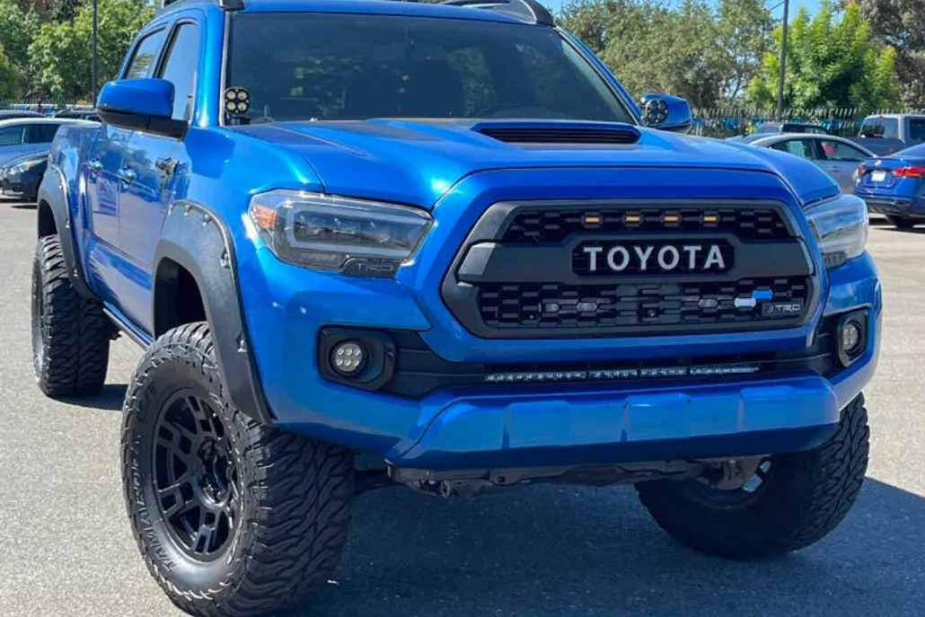2016 Toyota Tacoma TRD Sport photo 1