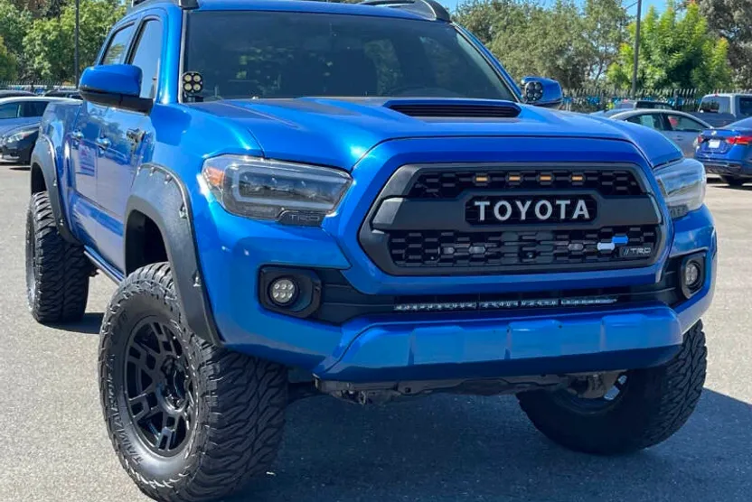 2016 Toyota Tacoma TRD Sport photo 1