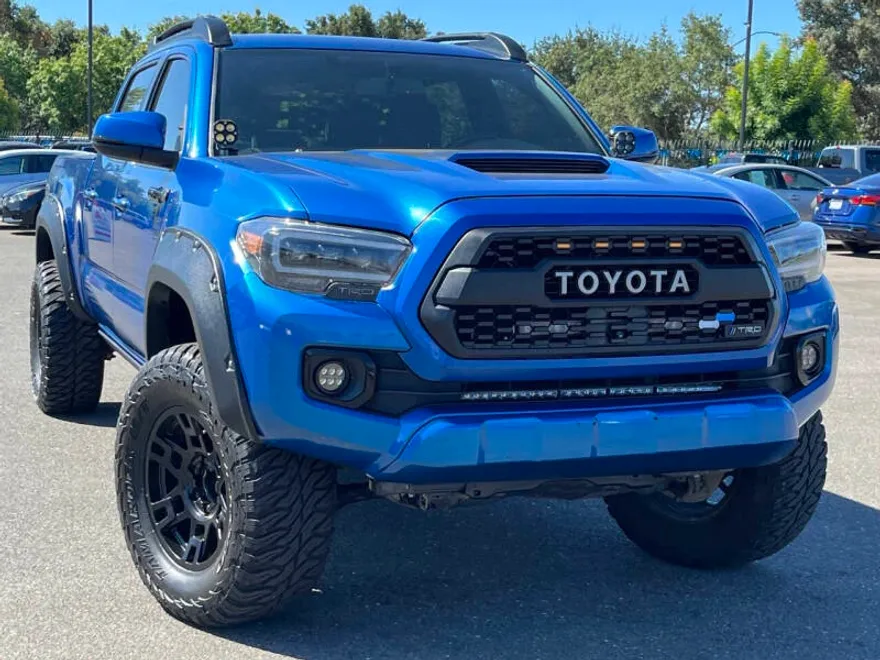 2016 Toyota Tacoma TRD Sport photo 1