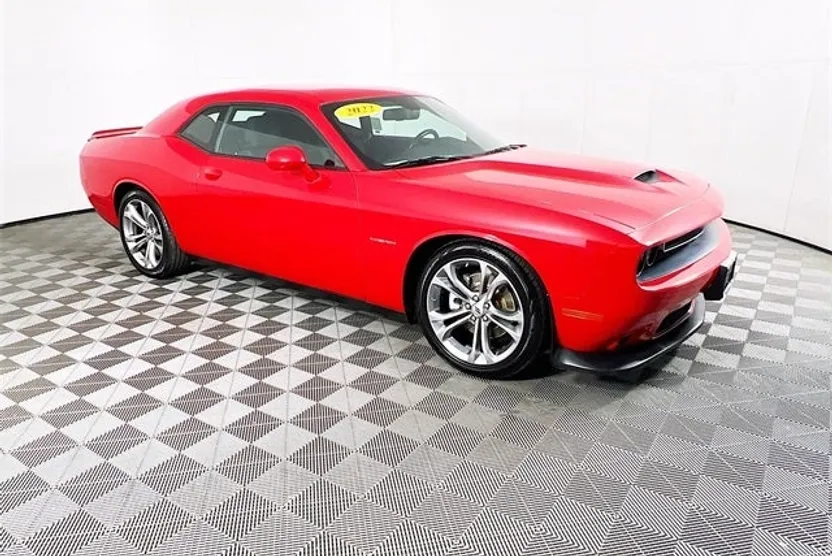 2022 Dodge Challenger R/T photo 1
