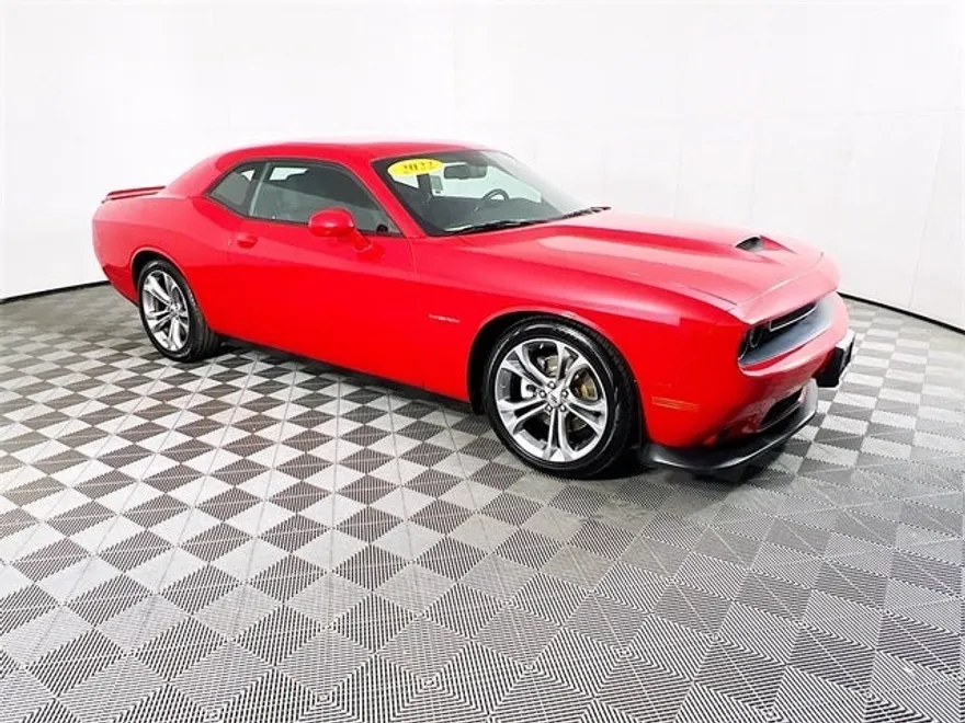 2022 Dodge Challenger R/T photo 1