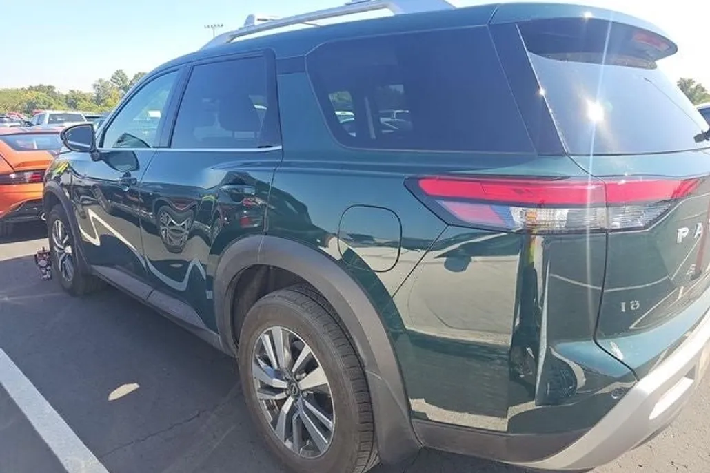 2024 Nissan Pathfinder SL photo 1