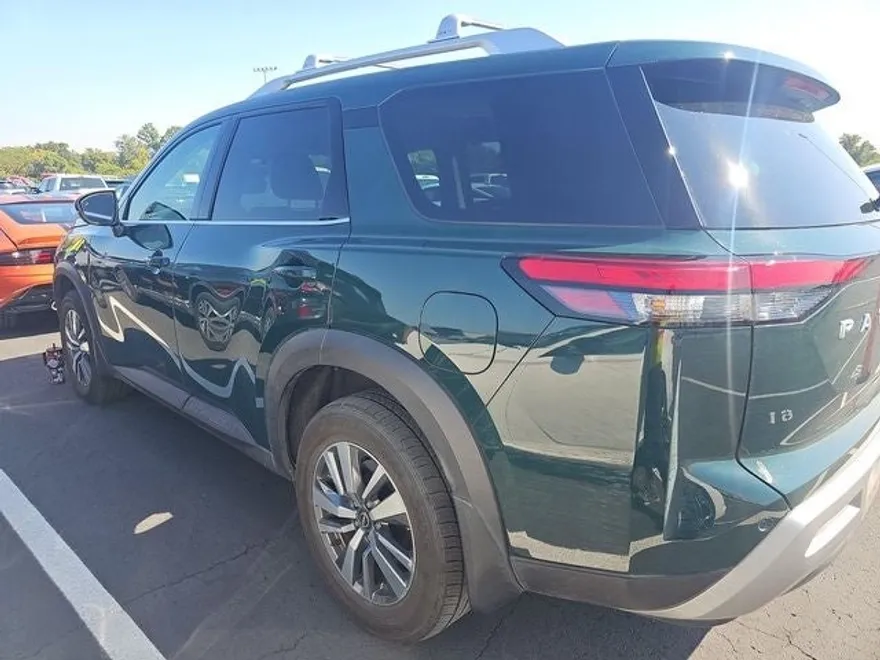 2024 Nissan Pathfinder SL photo 1