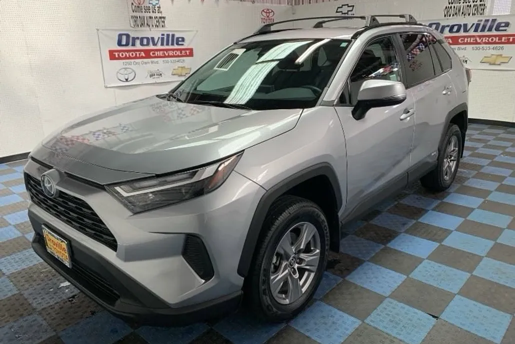 2024 Toyota RAV4 Hybrid XLE photo 1