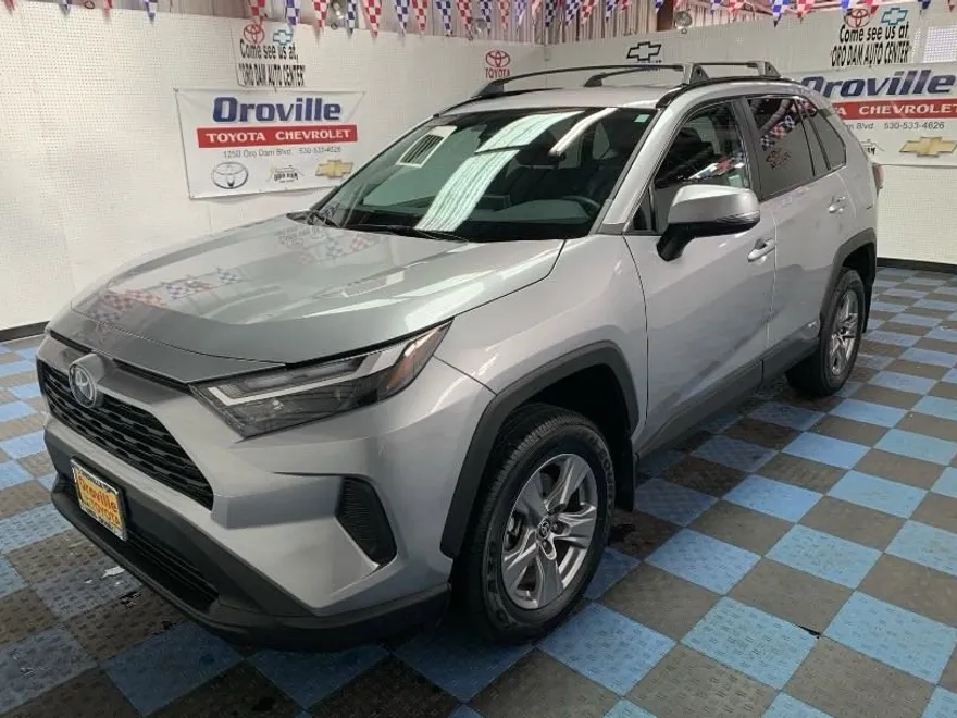 2024 Toyota RAV4 Hybrid XLE photo 1