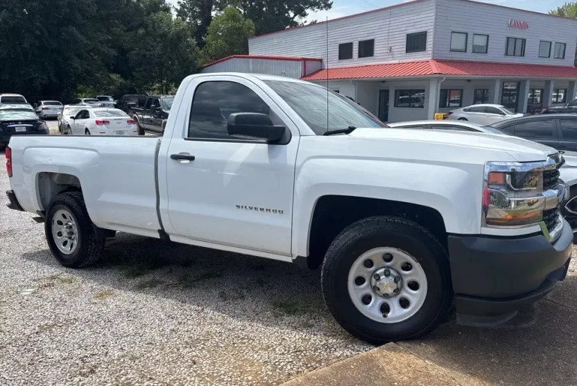 2017 Chevrolet Silverado 1500 photo 1