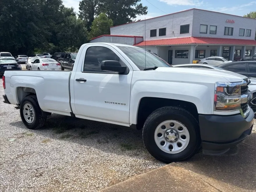 2017 Chevrolet Silverado 1500 photo 1