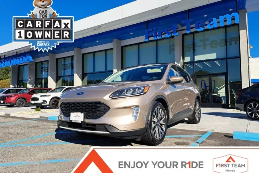 2020 Ford Escape Titanium Hybrid photo 1