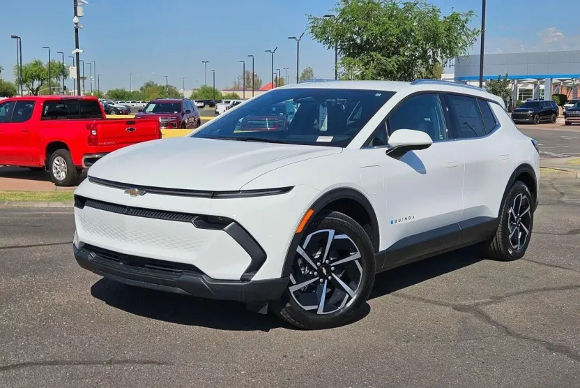 2026 Chevrolet Equinox EV 1LT photo 1
