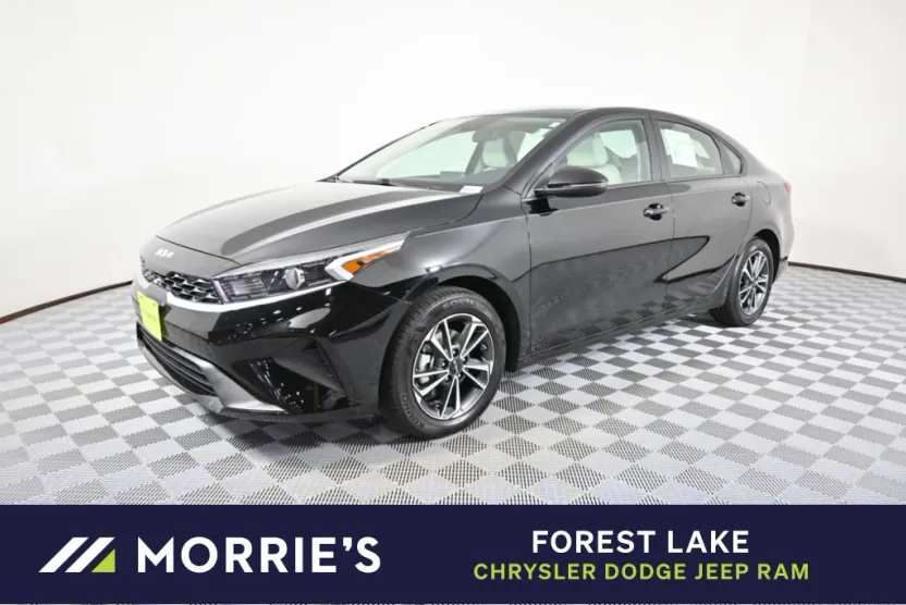 2023 Kia Forte LXS photo 1