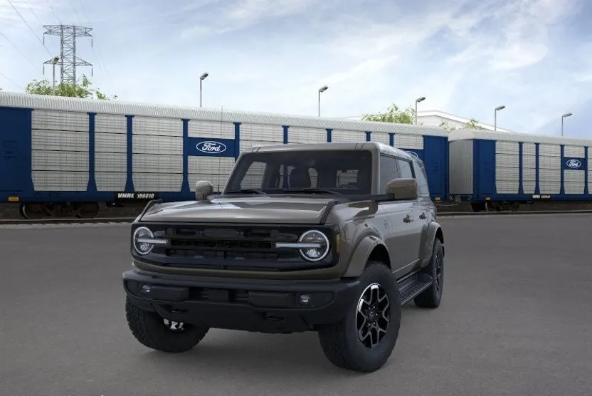 2025 Ford Bronco Outer Banks photo 1