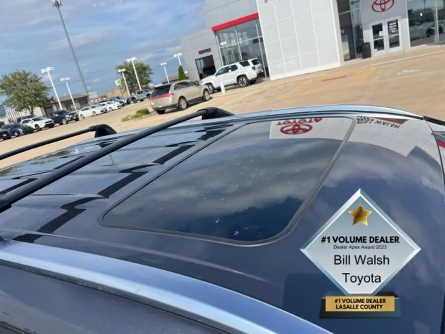 2022 Toyota Highlander Hybrid Limited photo 1