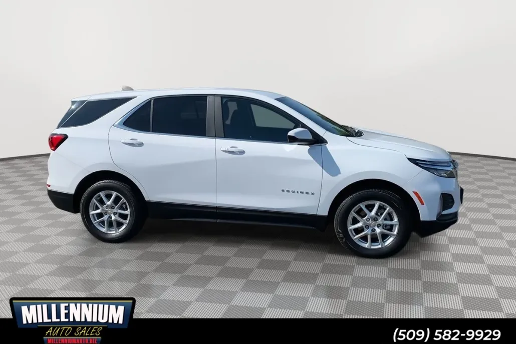 2024 Chevrolet Equinox LT photo 1