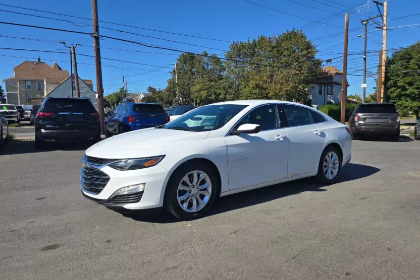 2019 Chevrolet Malibu 1LT photo 1