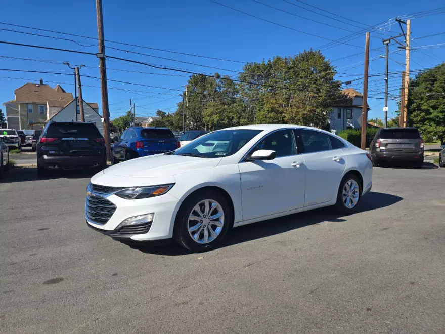 2019 Chevrolet Malibu 1LT photo 1