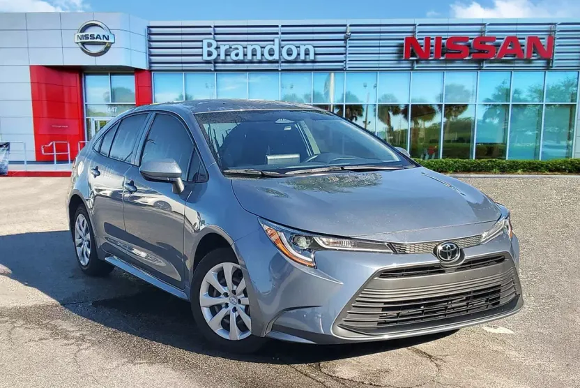 2023 Toyota Corolla LE photo 1
