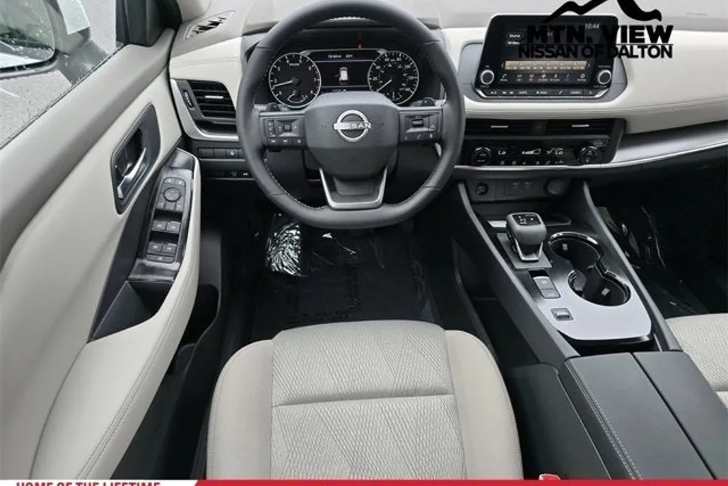 2025 Nissan Rogue SV photo 1