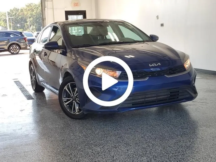 2023 Kia Forte LXS photo 1