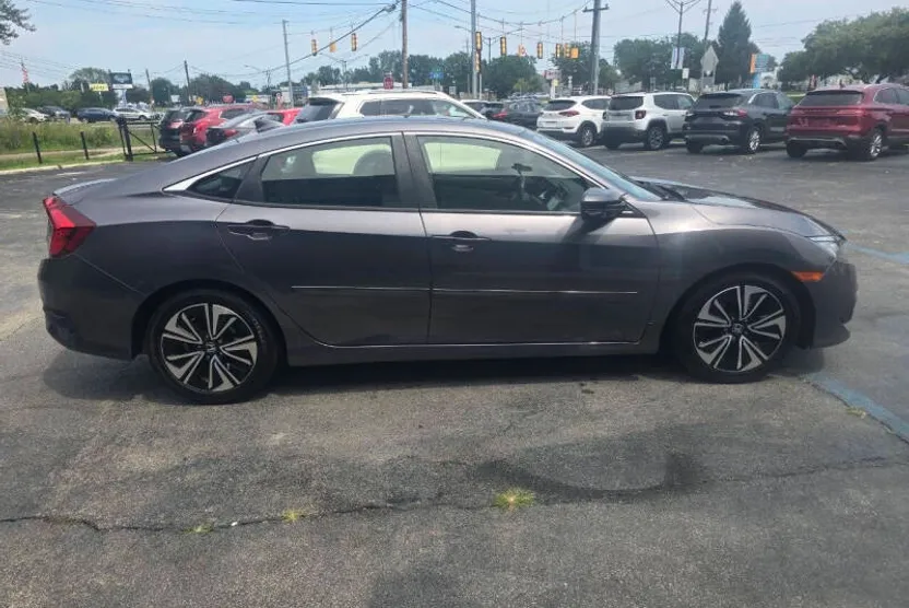 2018 Honda Civic EX-T photo 1