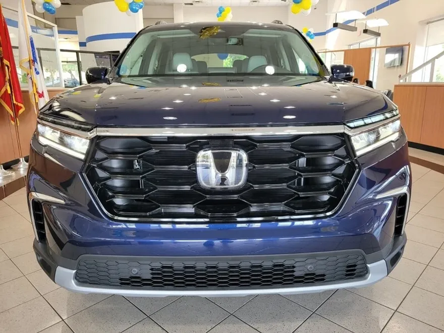 2025 Honda Pilot Touring photo 1