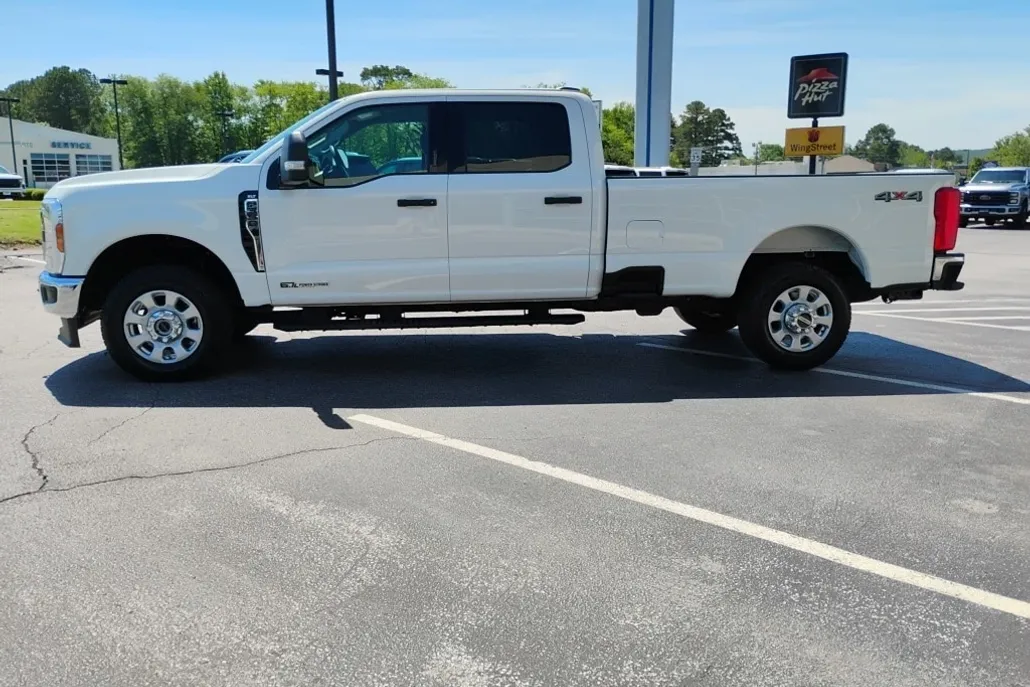 2024 Ford F-350 photo 1
