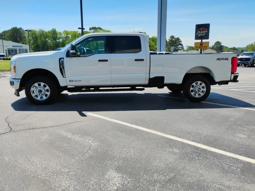2024 Ford F-350 photo 1