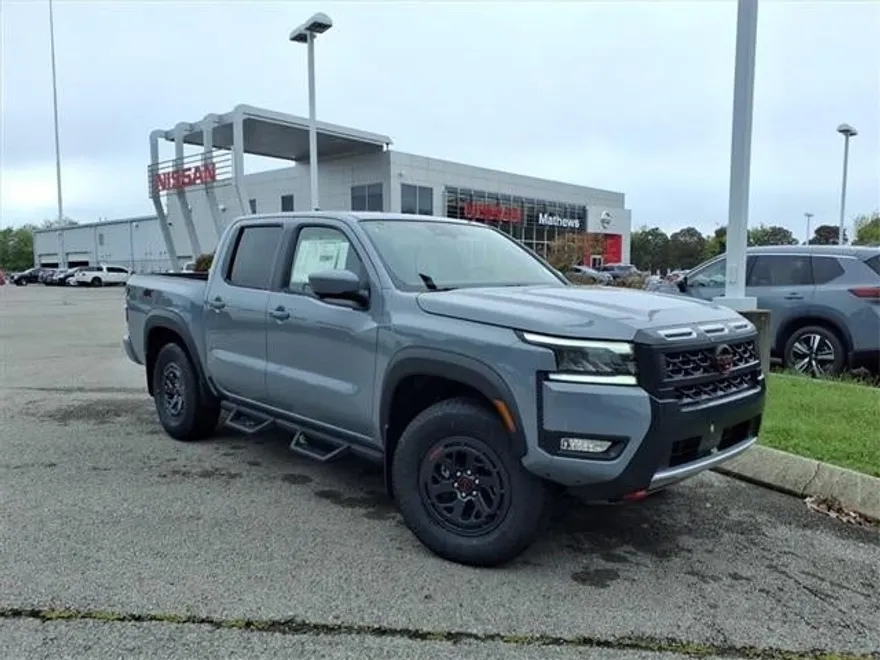 2026 Nissan Frontier Crew Cab PRO-4X photo 1