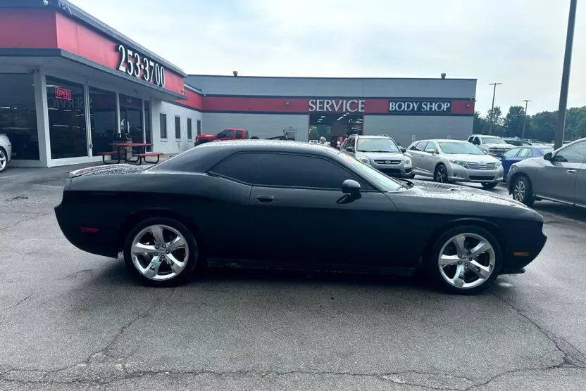 2012 Dodge Challenger SXT Plus photo 1
