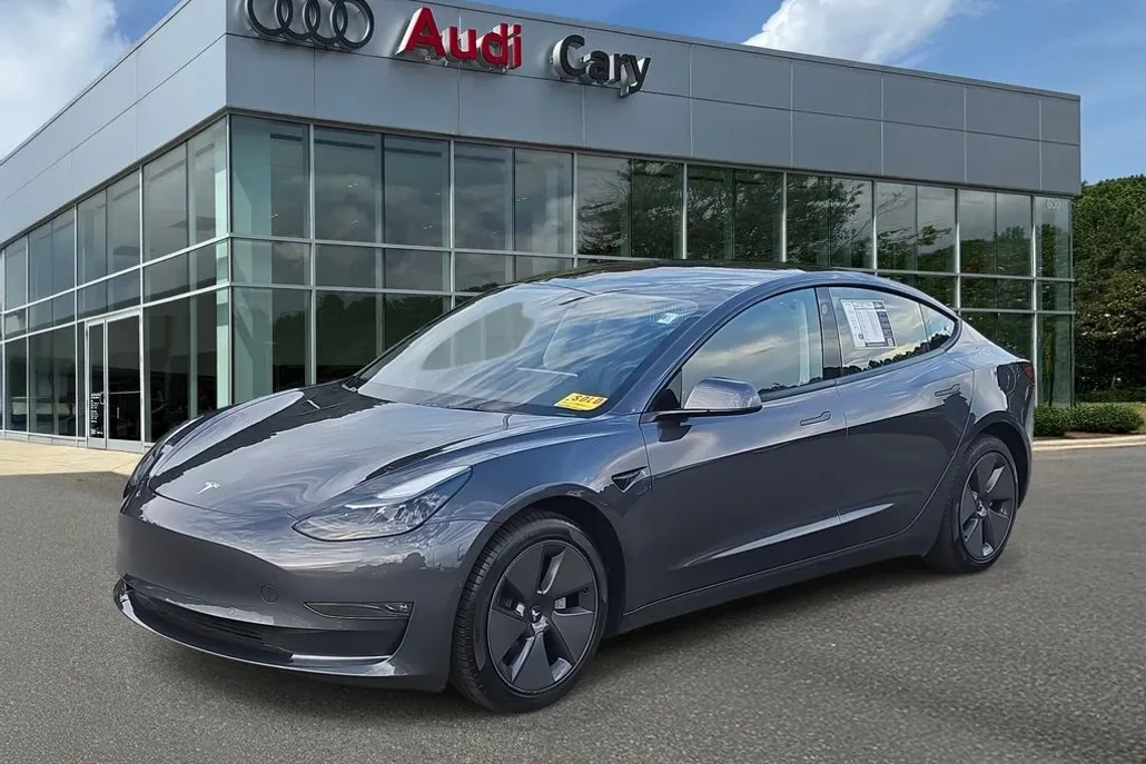 2022 Tesla Model 3 Long Range photo 1