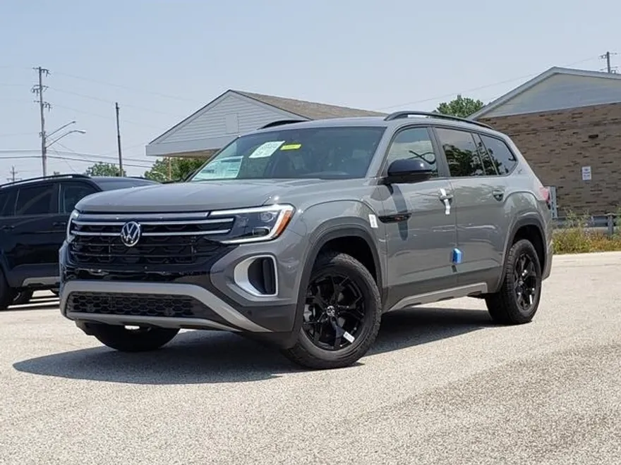 2025 Volkswagen Atlas Peak Edition SE photo 1