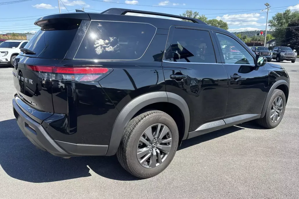 2024 Nissan Pathfinder SV photo 1