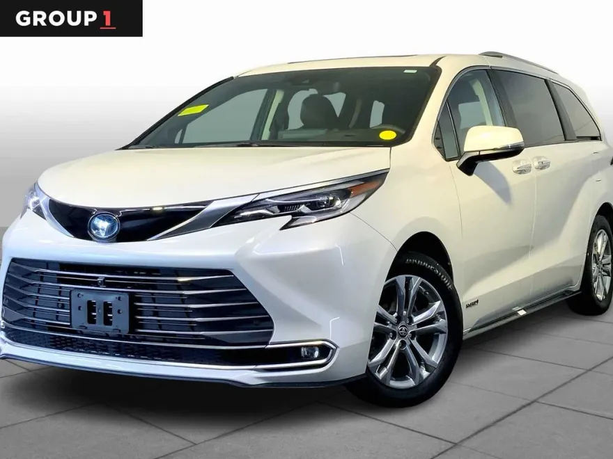 2021 Toyota Sienna Platinum photo 1
