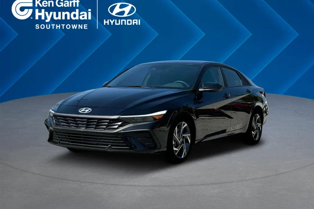2025 Hyundai Elantra SEL Sport photo 1