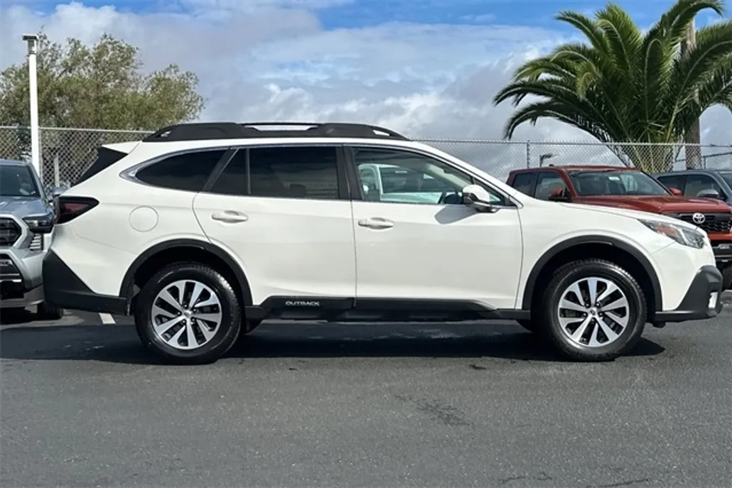 2021 Subaru Outback Premium photo 1