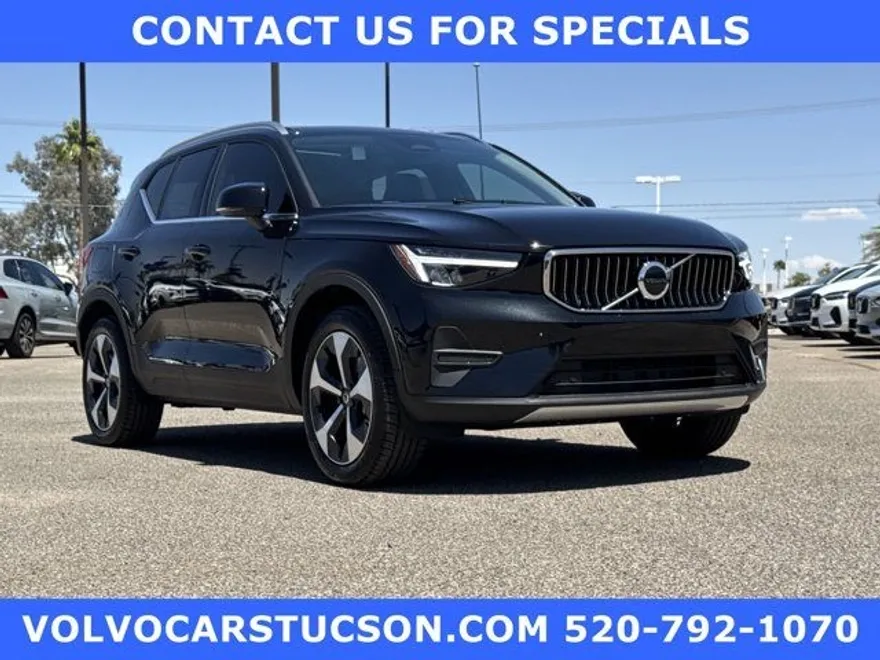 2025 Volvo XC40 Core photo 1