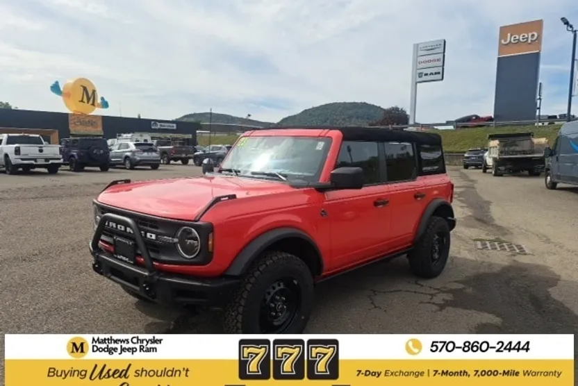 2023 Ford Bronco Black Diamond photo 1
