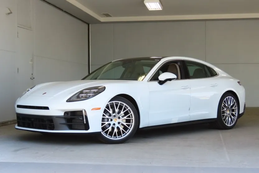 2024 Porsche Panamera 4 photo 1