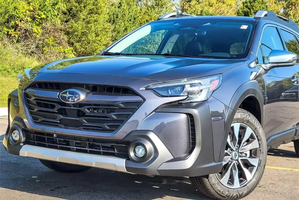 2025 Subaru Outback Touring XT photo 1