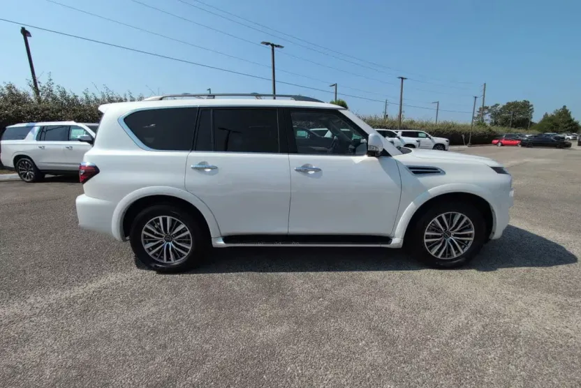 2023 Nissan Armada SL photo 1