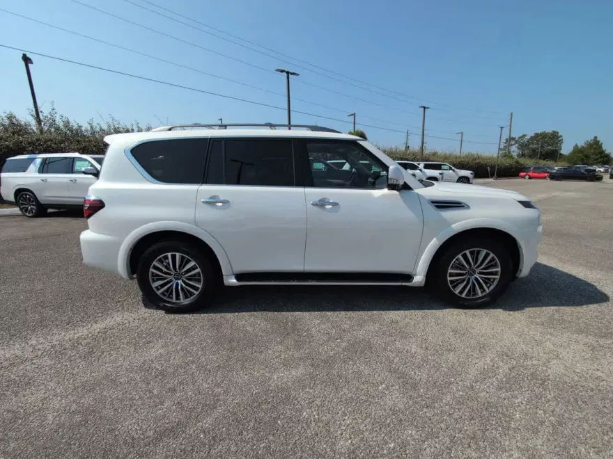 2023 Nissan Armada SL photo 1