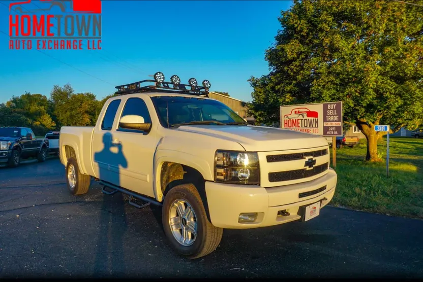 2011 Chevrolet Silverado 1500 LT photo 1