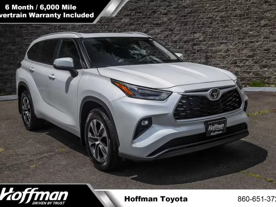 2025 Toyota Highlander XLE photo 1