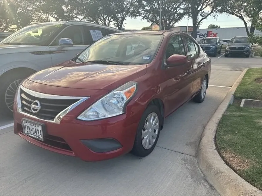 2016 Nissan Versa Plus photo 1